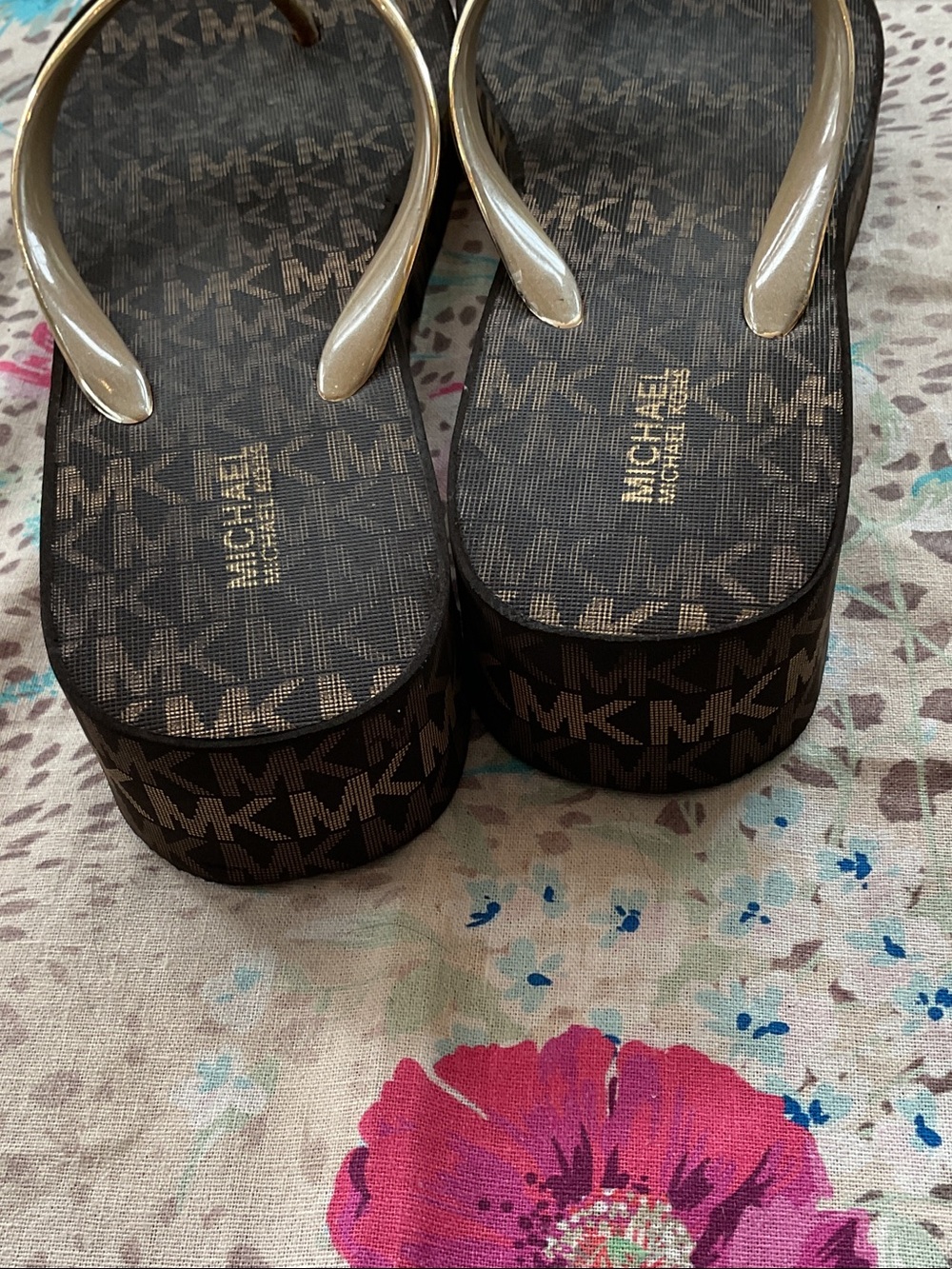 Michael Kors Brown Monogram Flip Flop Sandals with Gold Logo - Picture 6 of 8